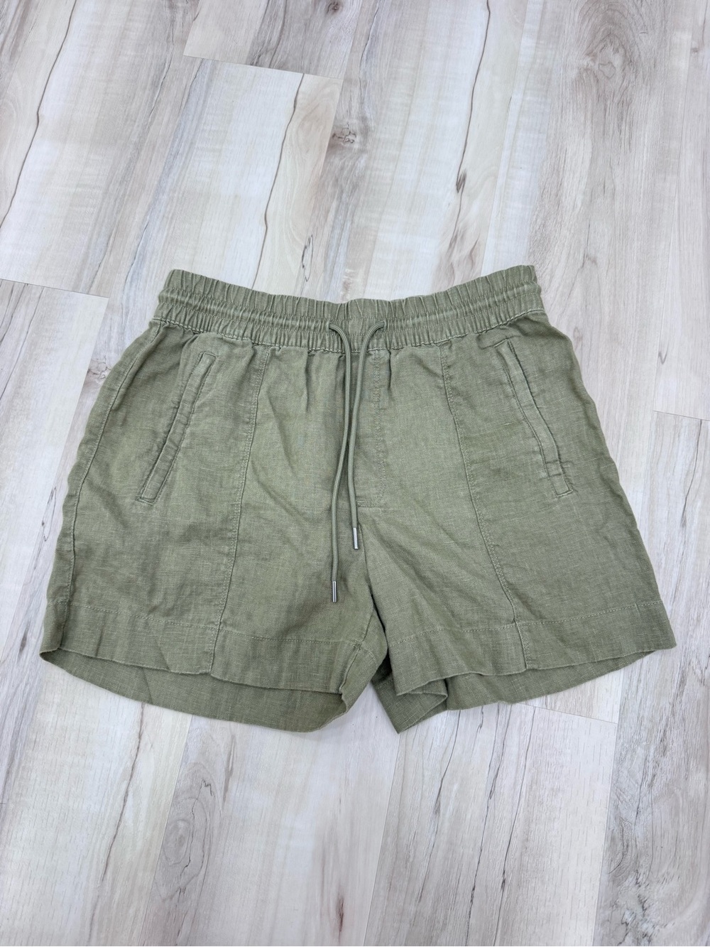 Athleta Retreat Olive Green Pull On Shorts Casual Summer Resort Travel Sm linen